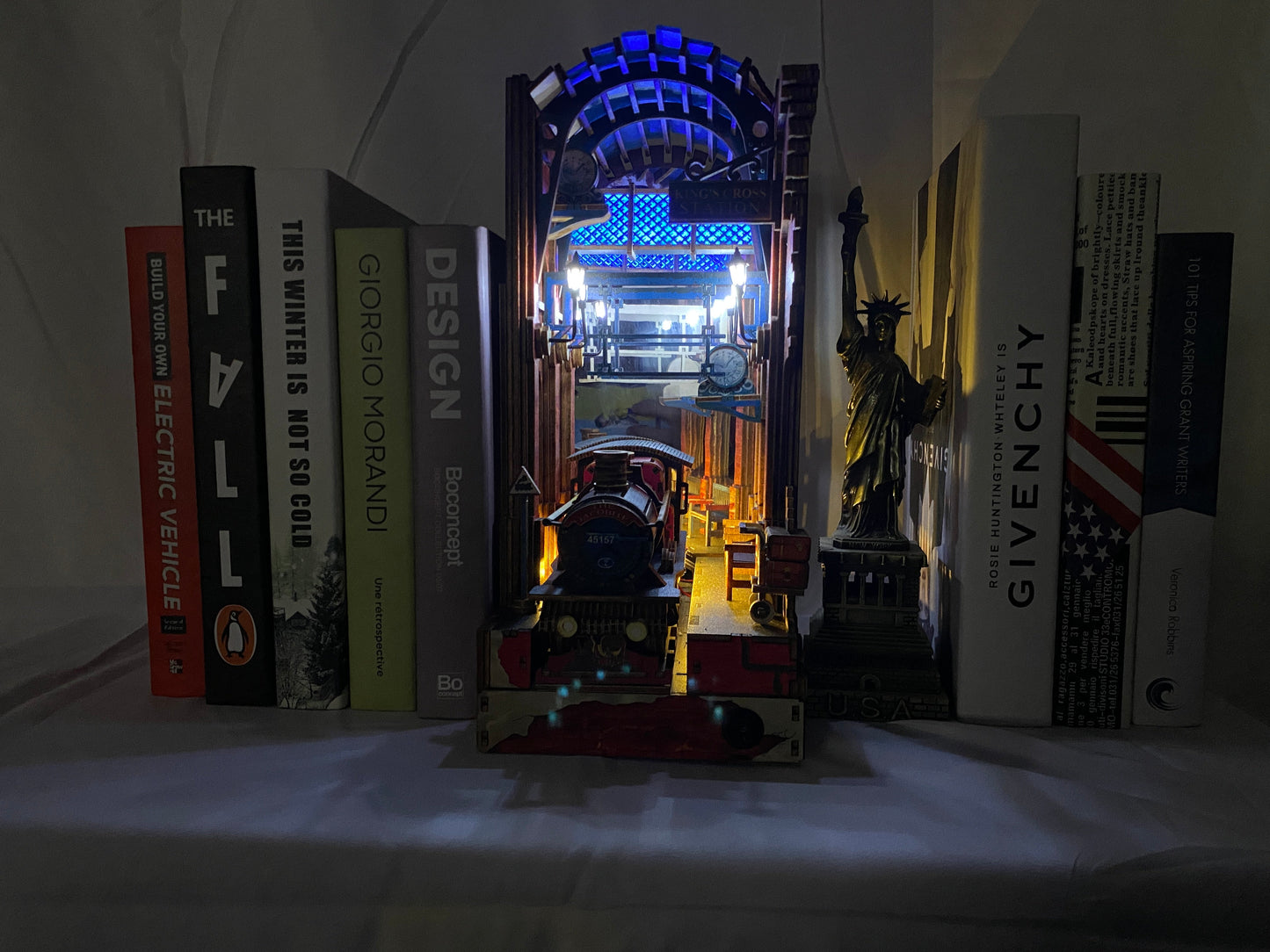 King's Cross Station Pre Colored Book Nook | LKWood